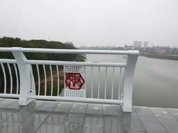 異型路邊牛角防護(hù)欄025